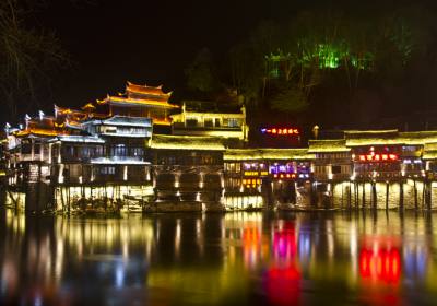 夜游鳳凰古城，感受別樣的古城美